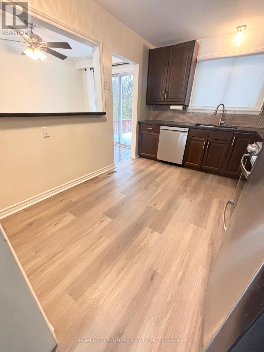 27 Arrowflight Drive, Markham, ON - Indoor Photo Showing Kitchen