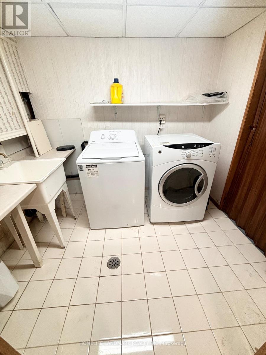27 Arrowflight Drive, Markham, ON - Indoor Photo Showing Laundry Room