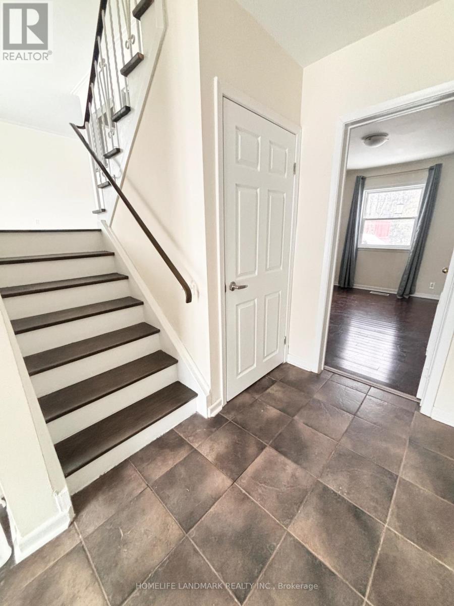 27 Arrowflight Drive, Markham, ON - Indoor Photo Showing Other Room