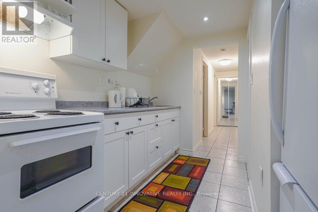 3066 Patrick Crescent, Mississauga, ON - Indoor Photo Showing Kitchen