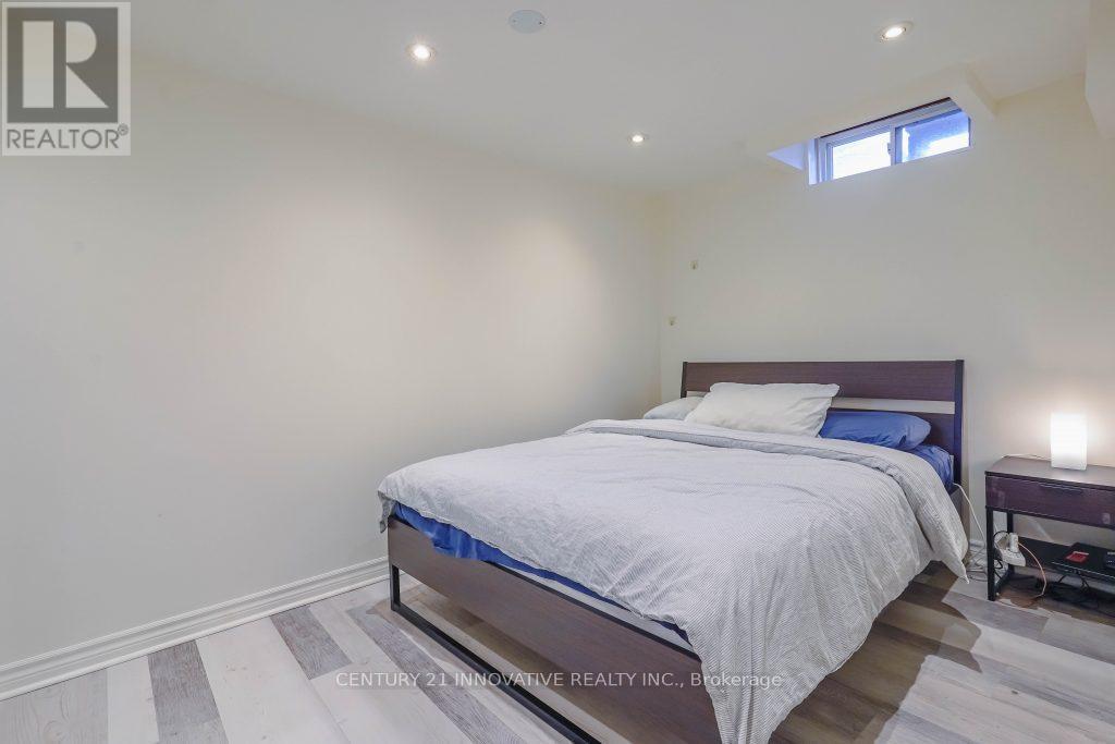 3066 Patrick Crescent, Mississauga, ON - Indoor Photo Showing Bedroom