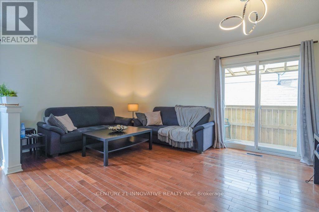 3066 Patrick Crescent, Mississauga, ON - Indoor Photo Showing Living Room