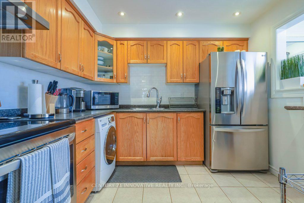 3066 Patrick Crescent, Mississauga, ON - Indoor Photo Showing Kitchen