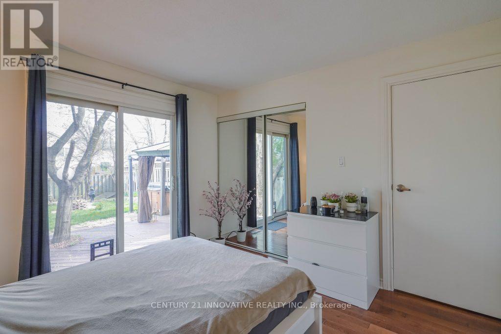 3066 Patrick Crescent, Mississauga, ON - Indoor Photo Showing Bedroom