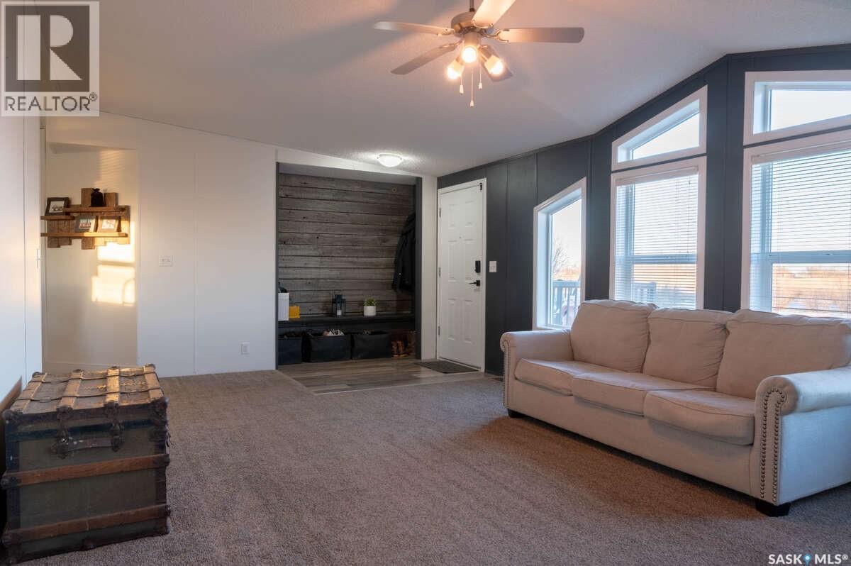 Range Road 2074, Estevan Rm No. 5, SK - Indoor Photo Showing Living Room