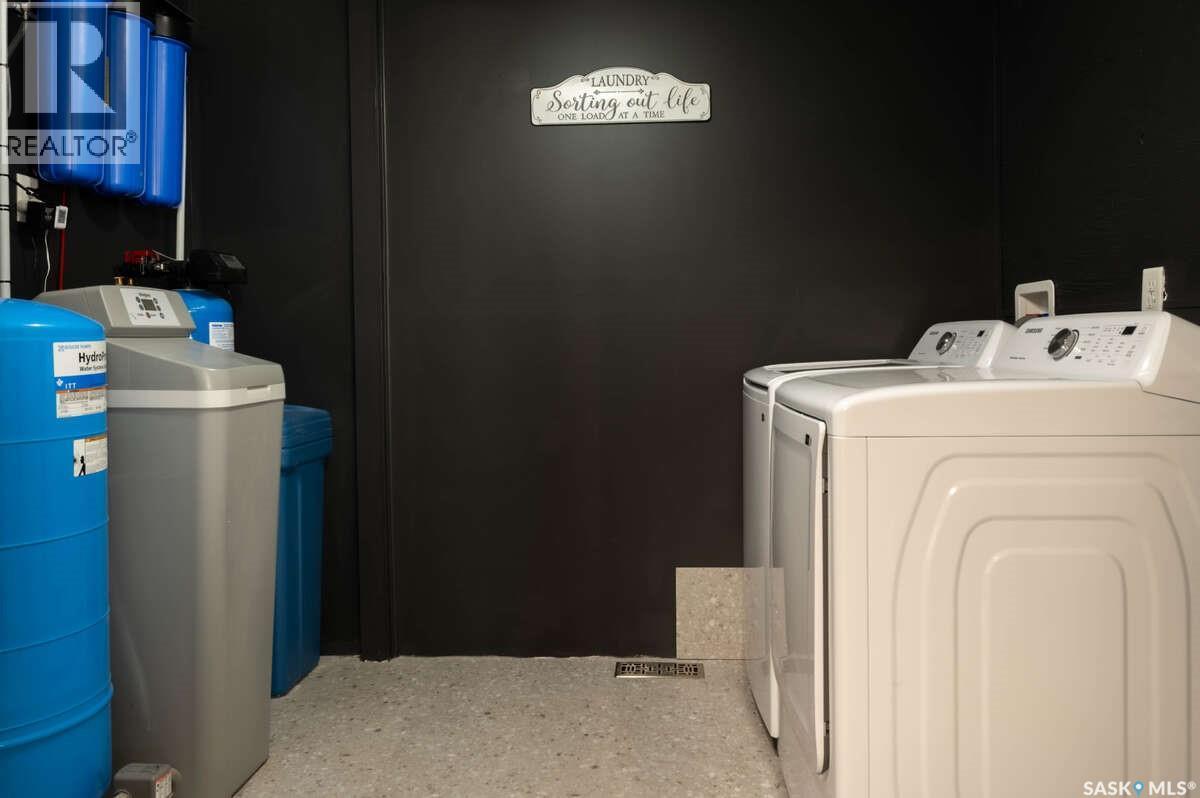 Range Road 2074, Estevan Rm No. 5, SK - Indoor Photo Showing Laundry Room