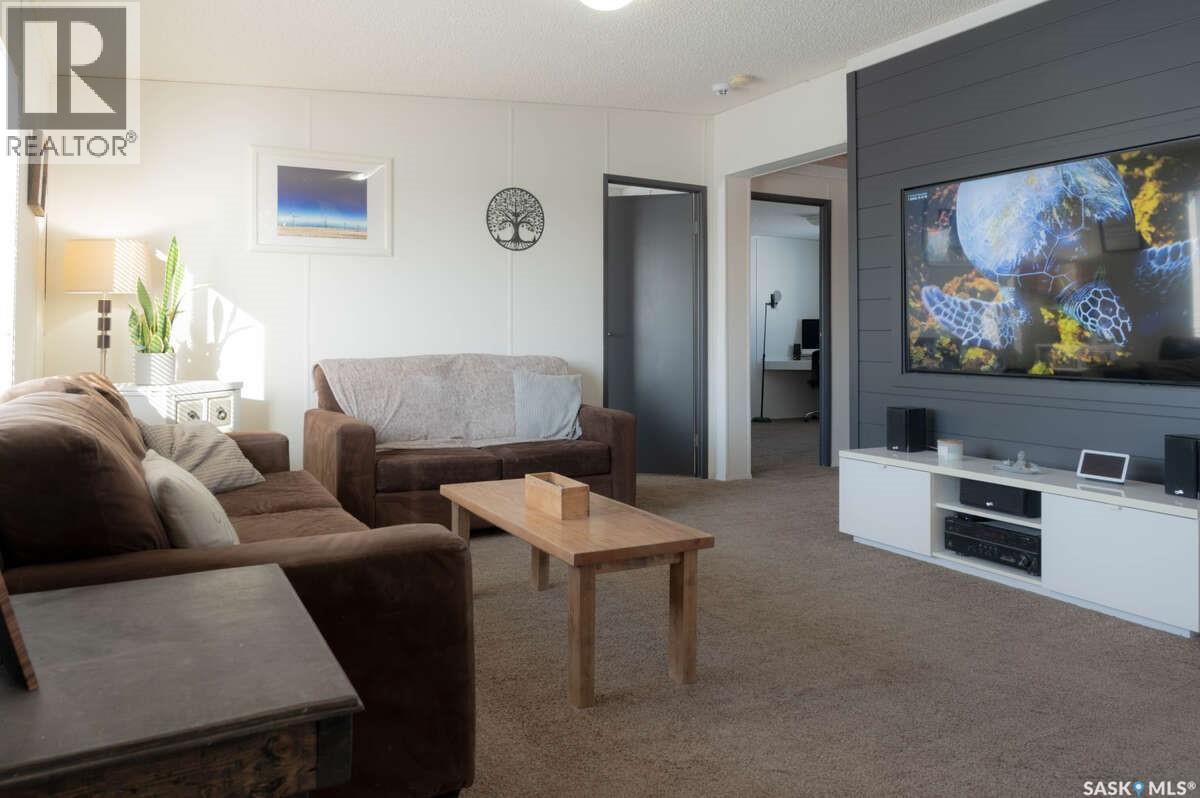 Range Road 2074, Estevan Rm No. 5, SK - Indoor Photo Showing Living Room