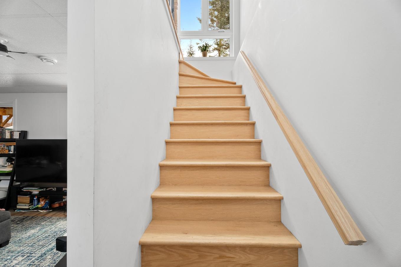 Staircase - 7 Av. Du Parc, Gore, QC - Indoor Photo Showing Other Room