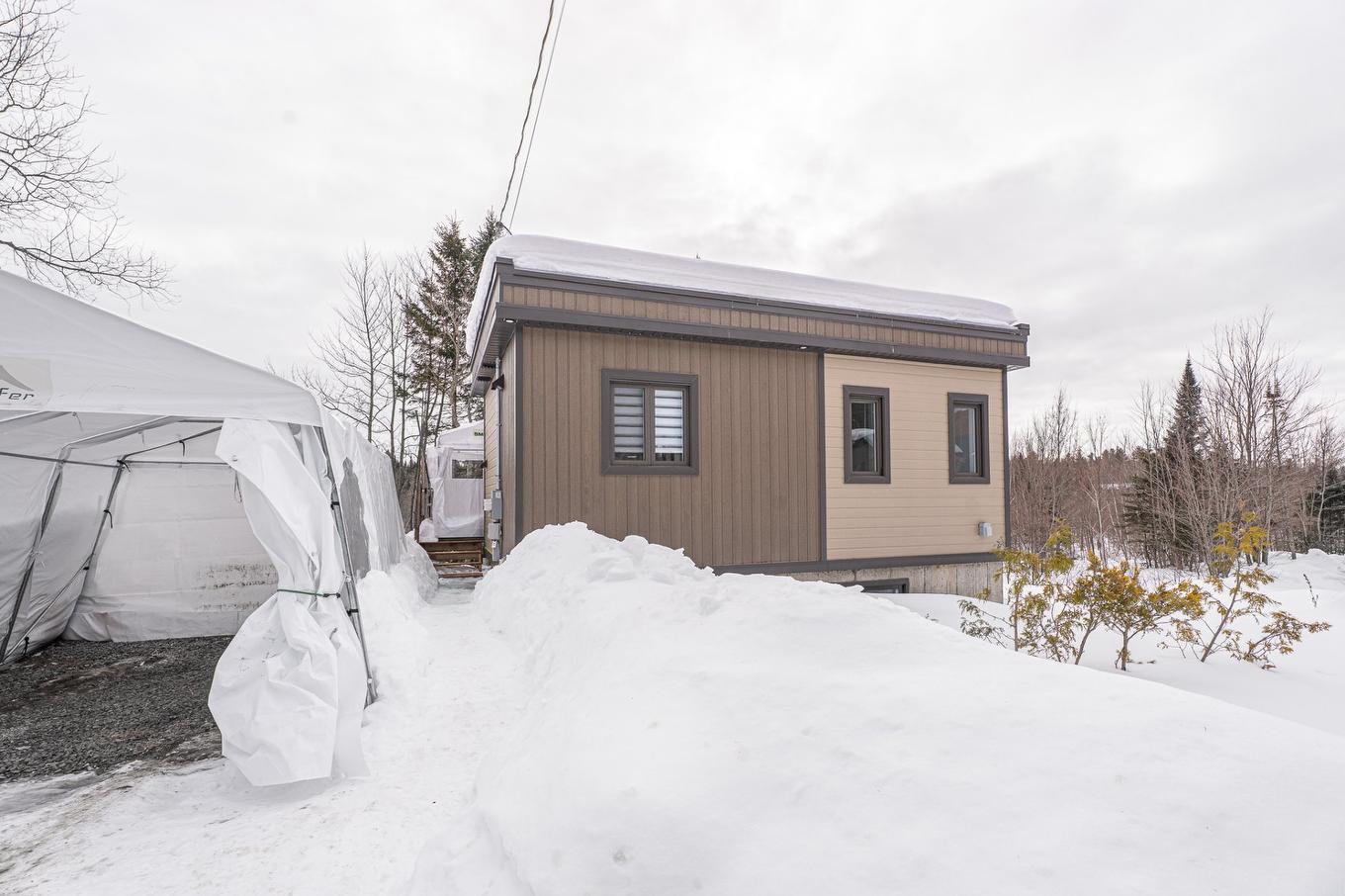 Frontage - 7 Av. Du Parc, Gore, QC - Outdoor