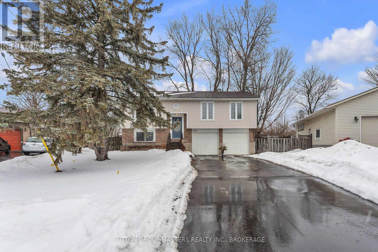 156 Pruyn Crescent, Loyalist (Bath), ON - Outdoor With Facade