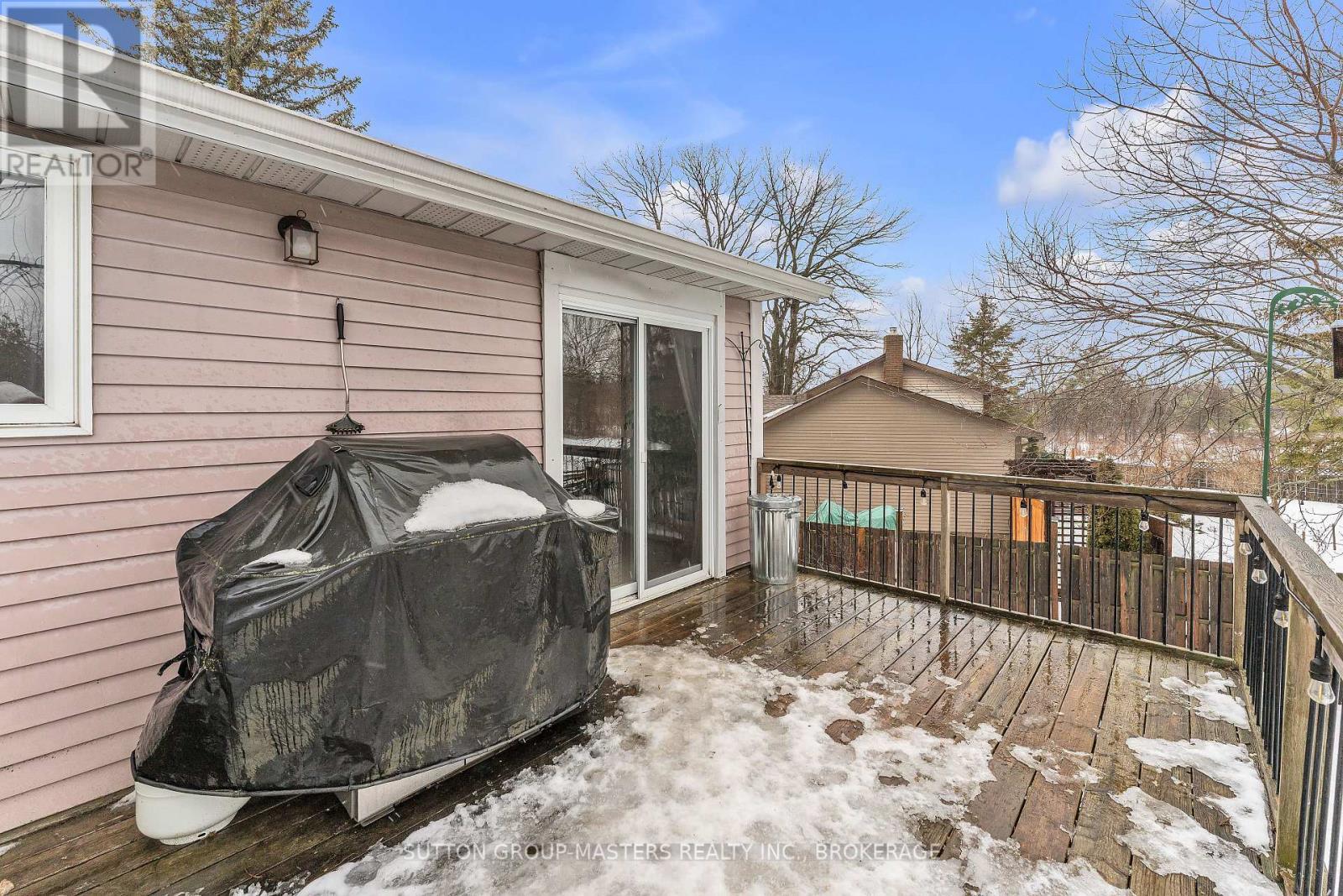 156 Pruyn Crescent, Loyalist (Bath), ON - Outdoor With Exterior