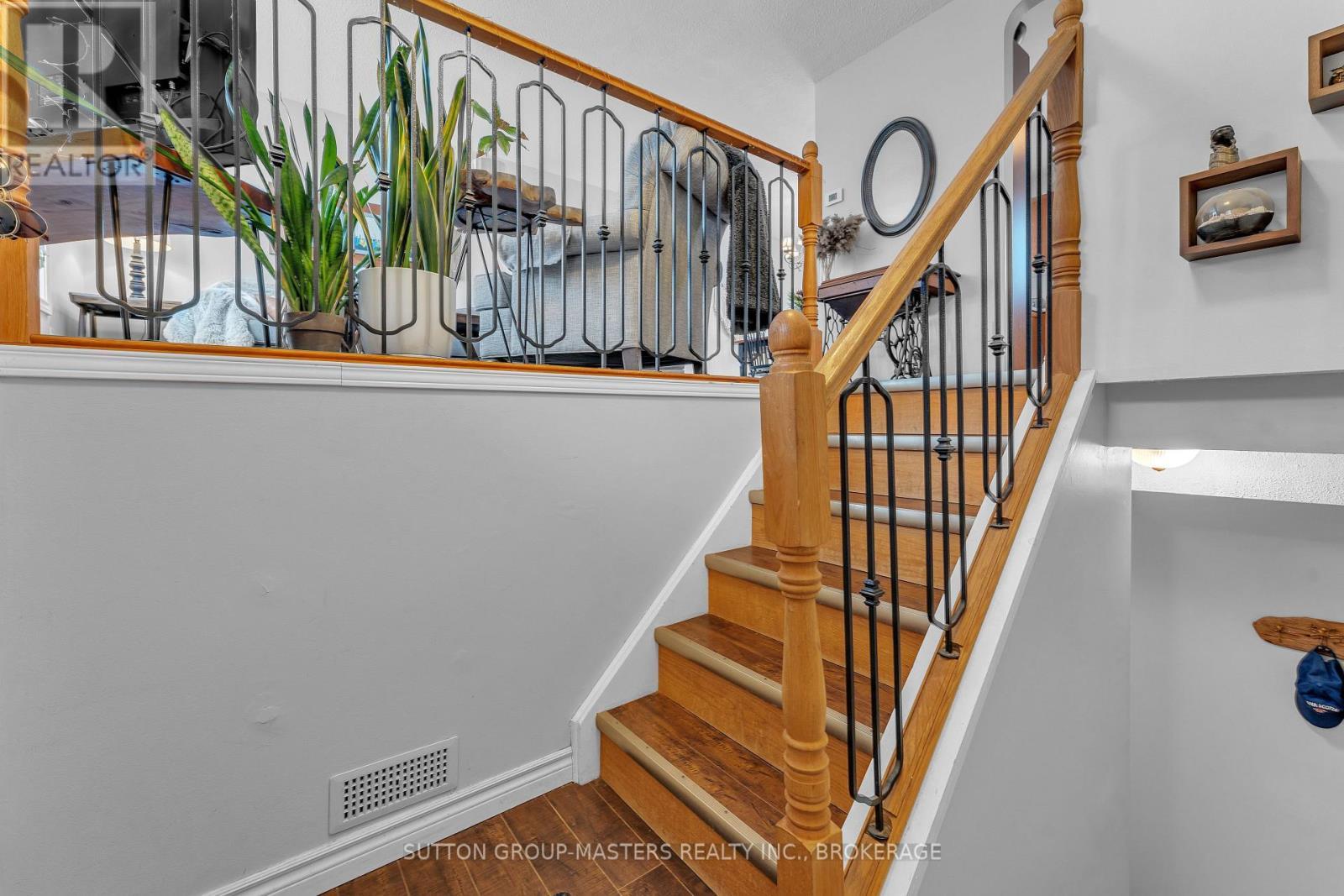 156 Pruyn Crescent, Loyalist (Bath), ON - Indoor Photo Showing Other Room