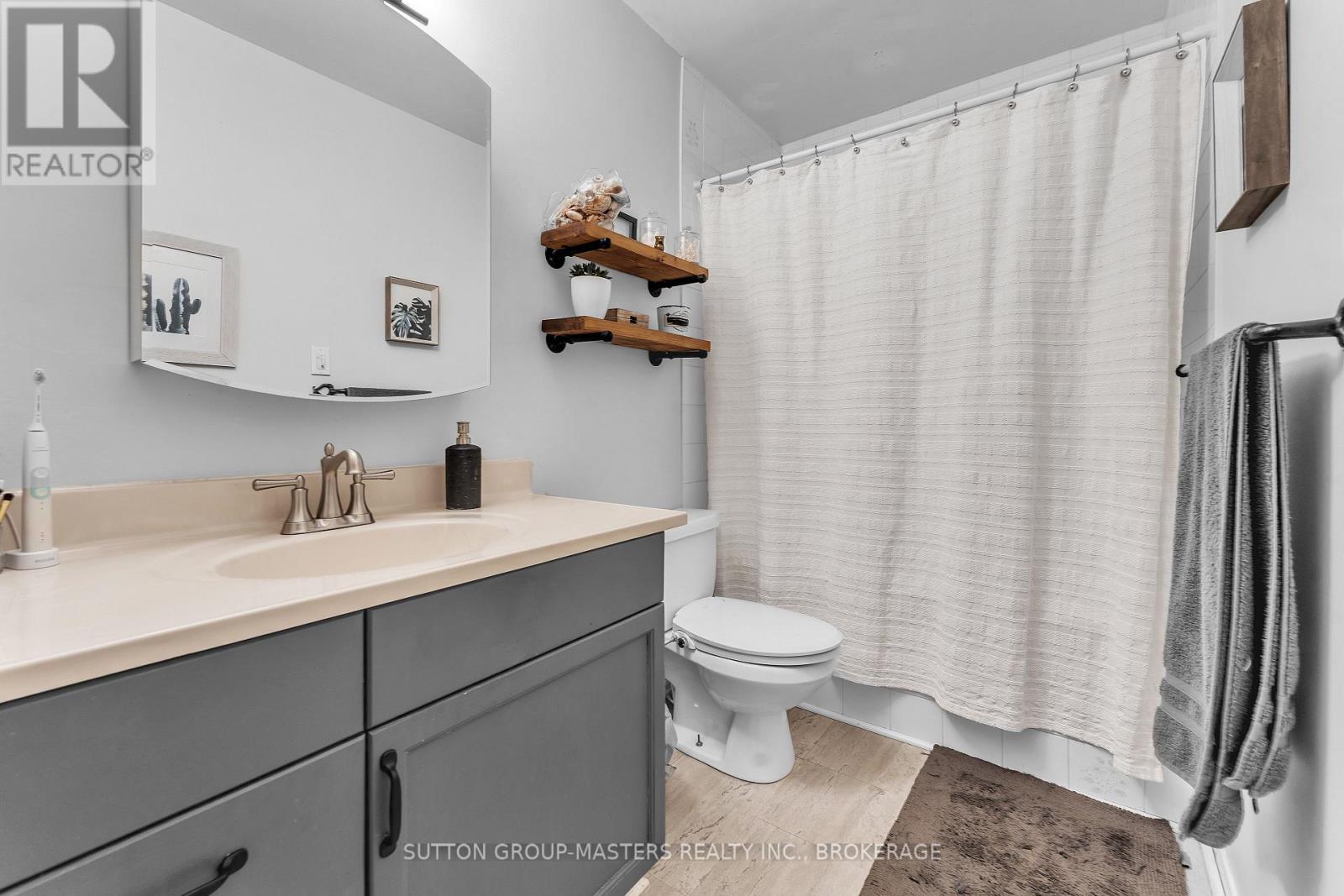 156 Pruyn Crescent, Loyalist (Bath), ON - Indoor Photo Showing Bathroom