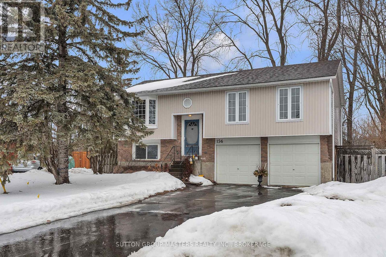 156 Pruyn Crescent, Loyalist (Bath), ON - Outdoor With Facade