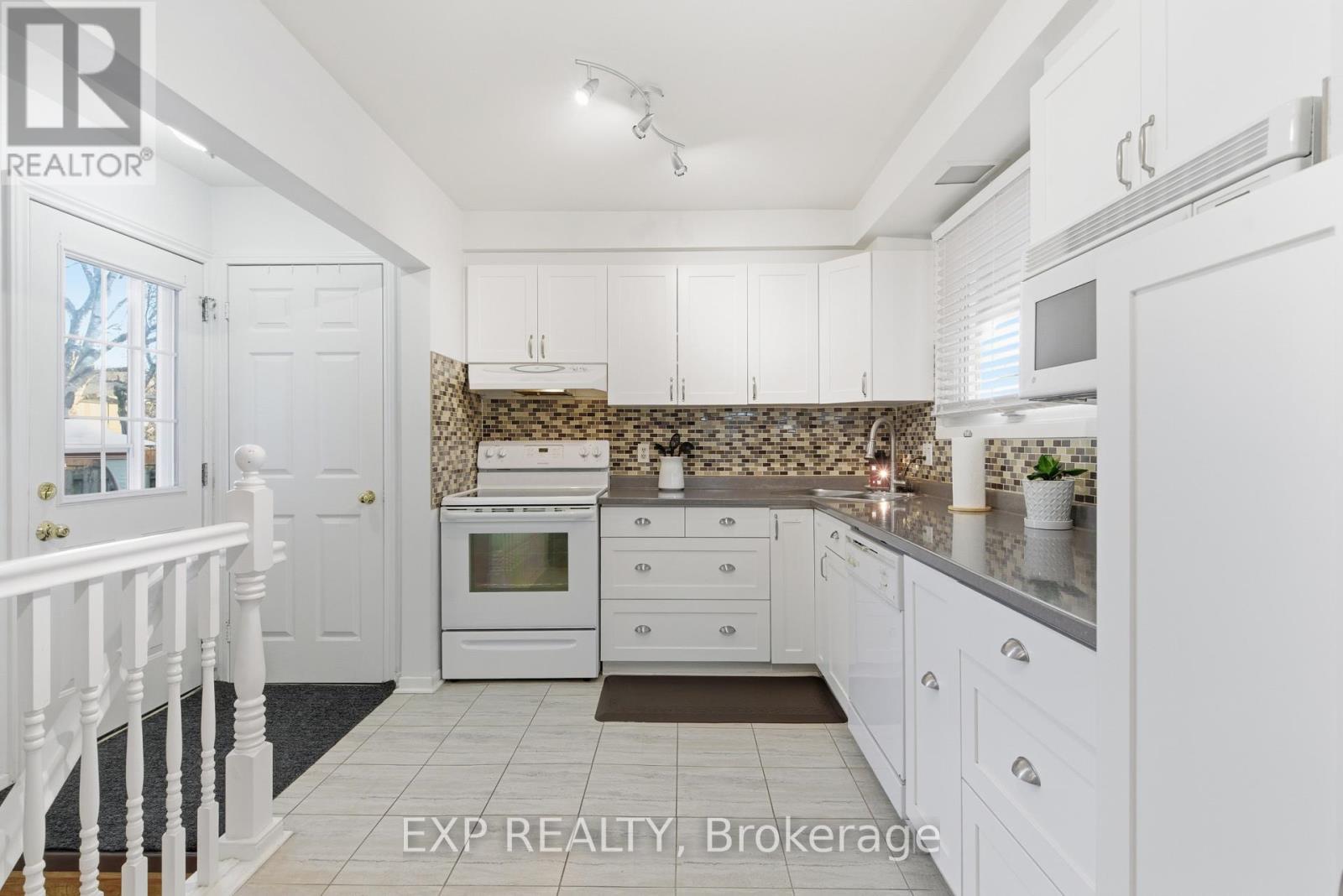 510 1/2 Niagara Street, St. Catharines (Vine/Linwell), ON - Indoor Photo Showing Kitchen