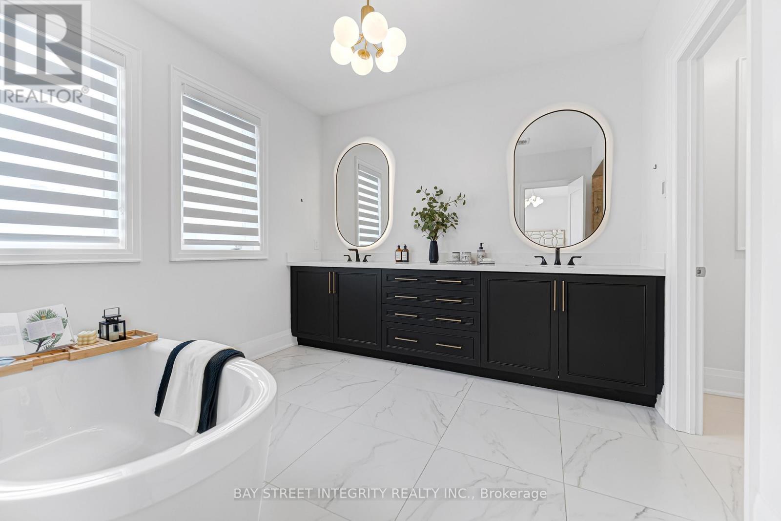 118 Milky Way Drive, Richmond Hill, ON - Indoor Photo Showing Bathroom