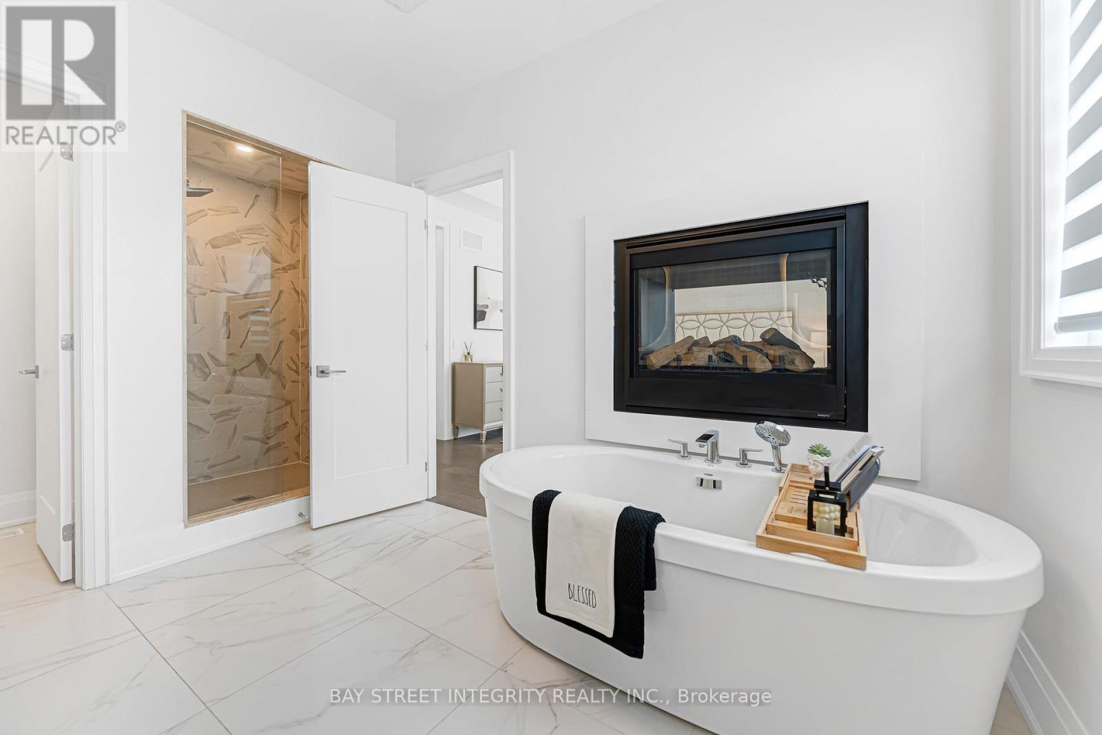 118 Milky Way Drive, Richmond Hill, ON - Indoor Photo Showing Bathroom