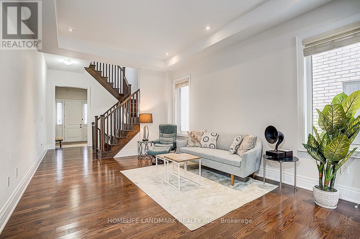 17 Horse Rake Road, Vaughan, ON - Indoor Photo Showing Living Room