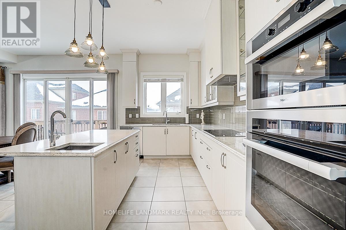 17 Horse Rake Road, Vaughan, ON - Indoor Photo Showing Kitchen With Upgraded Kitchen