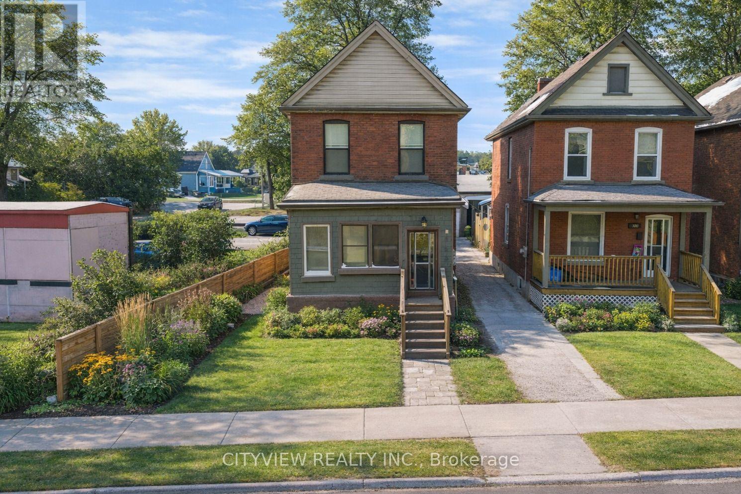 382 Beach Road, Hamilton, ON - Outdoor With Deck Patio Veranda With Facade