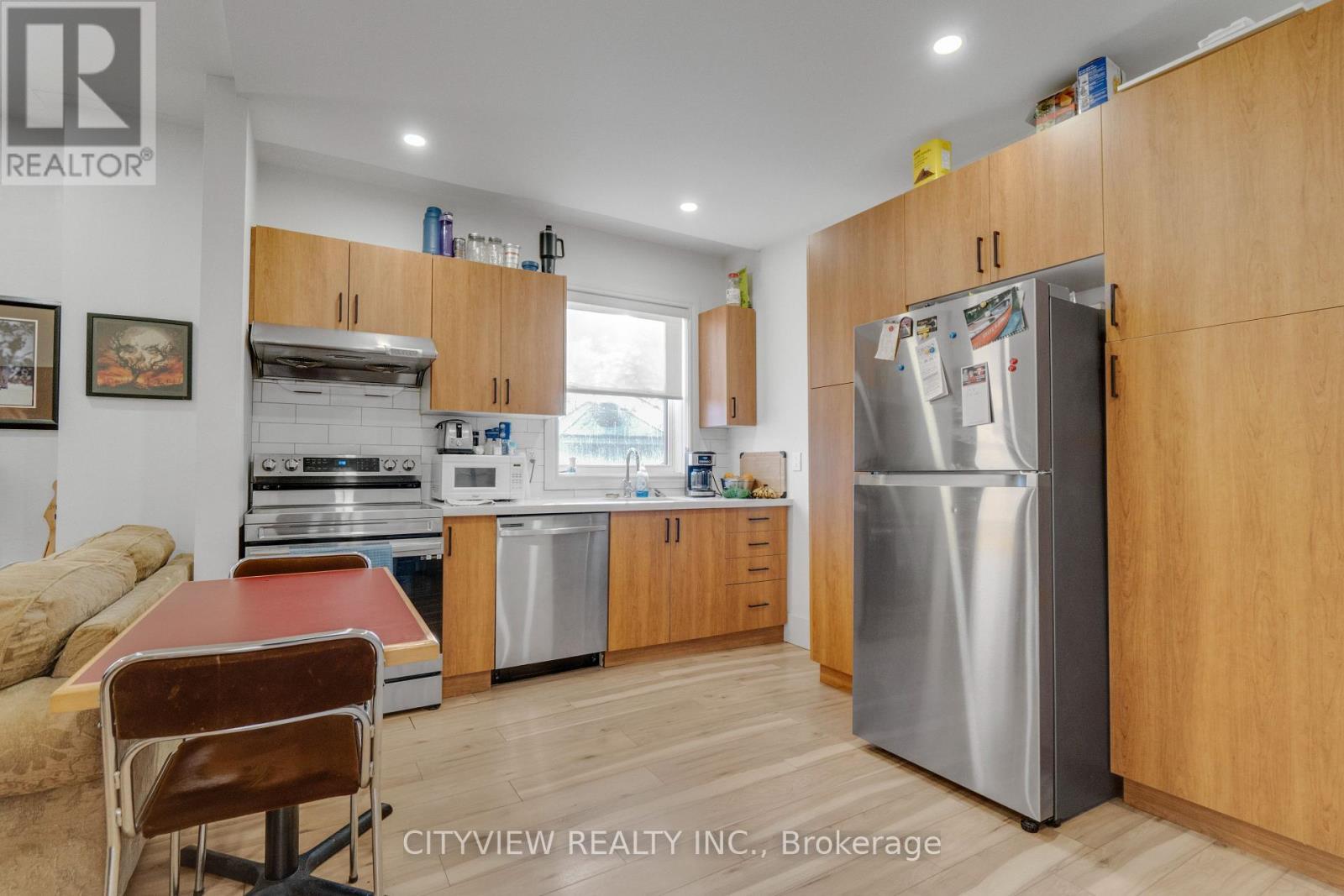 382 Beach Road, Hamilton, ON - Indoor Photo Showing Kitchen