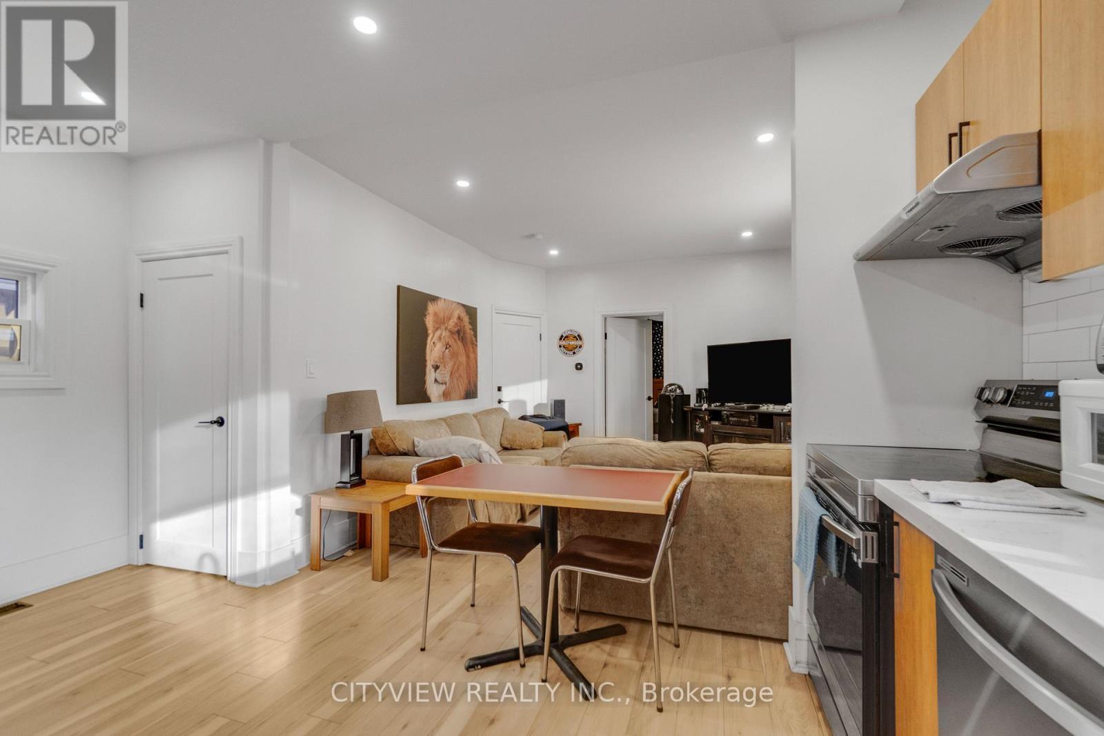 382 Beach Road, Hamilton, ON - Indoor Photo Showing Other Room