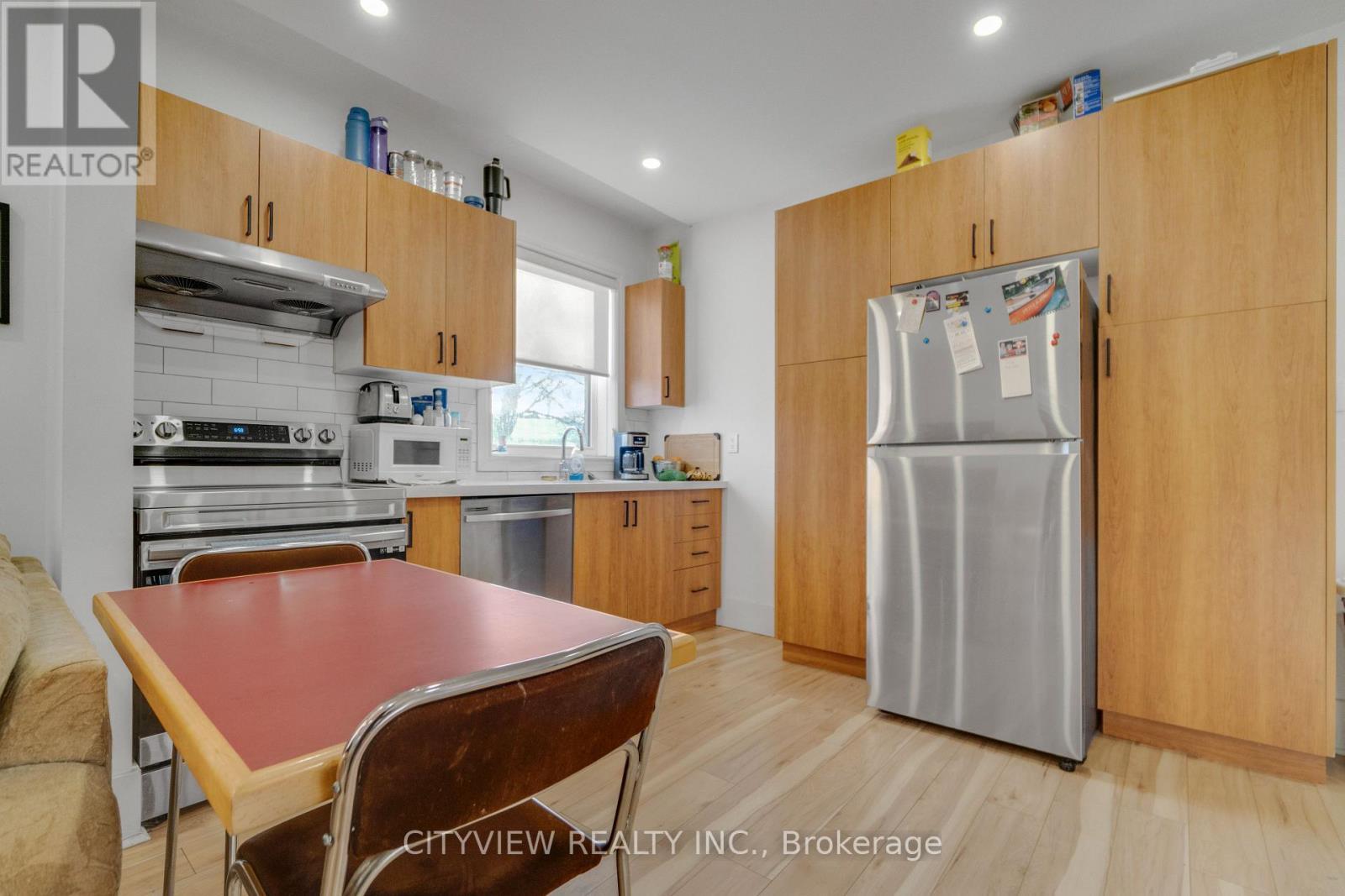 382 Beach Road, Hamilton, ON - Indoor Photo Showing Kitchen