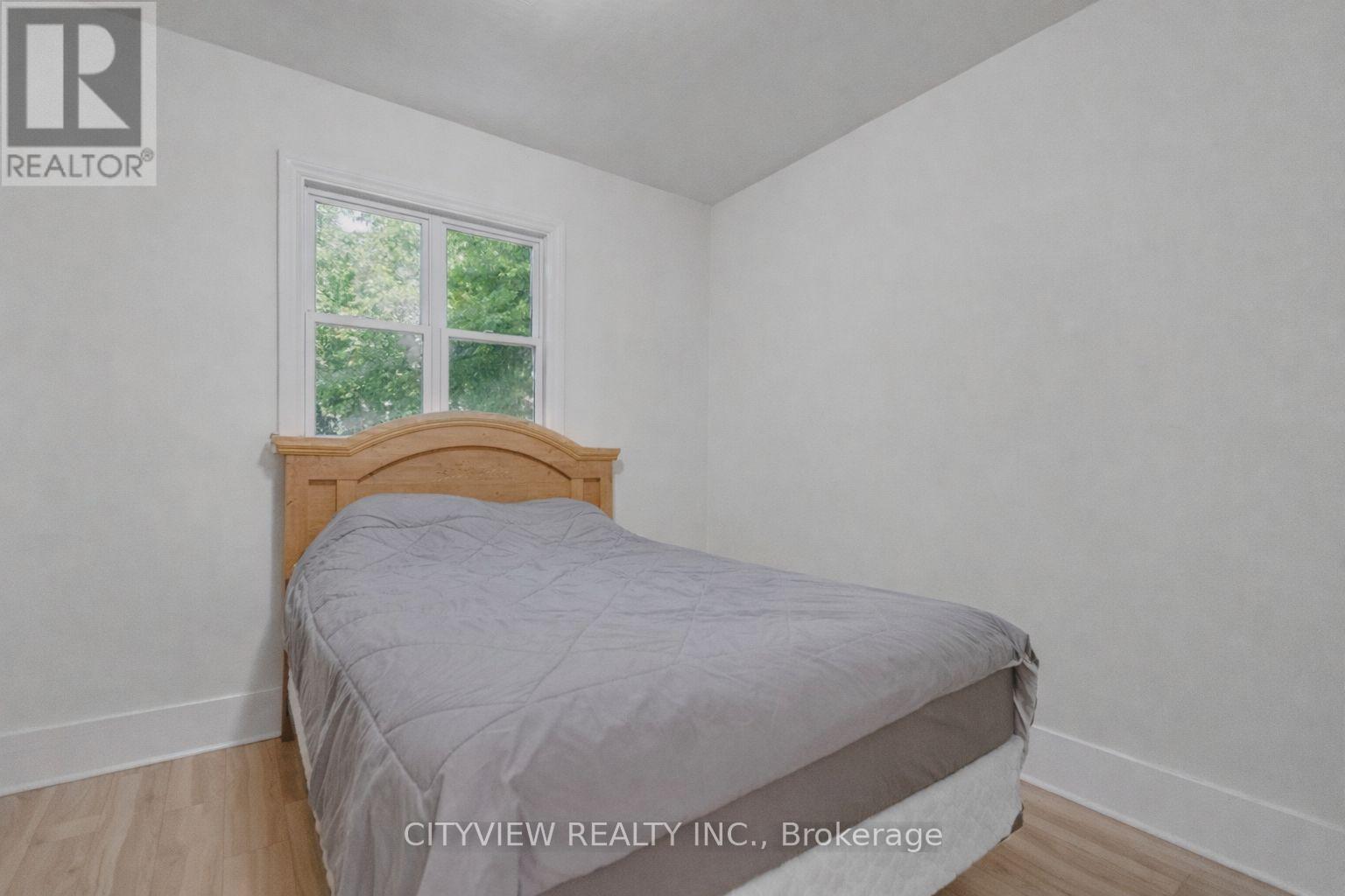 382 Beach Road, Hamilton, ON - Indoor Photo Showing Bedroom