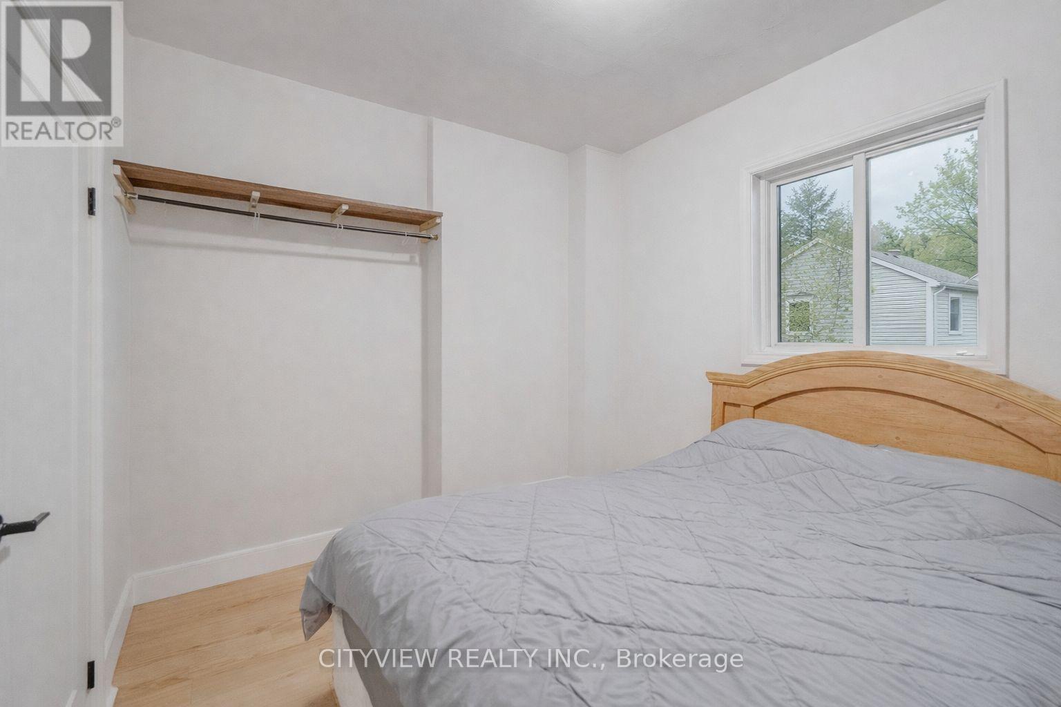 382 Beach Road, Hamilton, ON - Indoor Photo Showing Bedroom