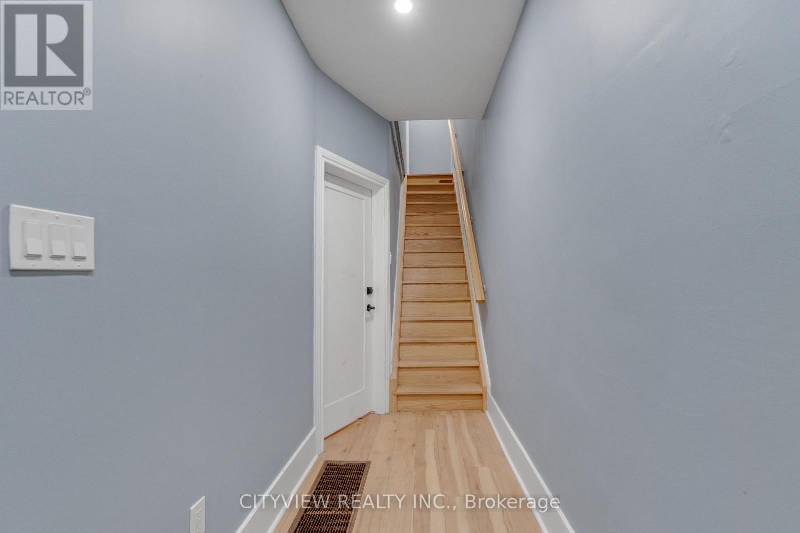 382 Beach Road, Hamilton, ON - Indoor Photo Showing Other Room