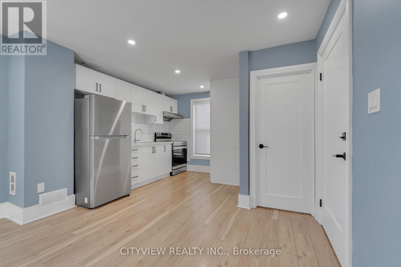 382 Beach Road, Hamilton, ON - Indoor Photo Showing Other Room