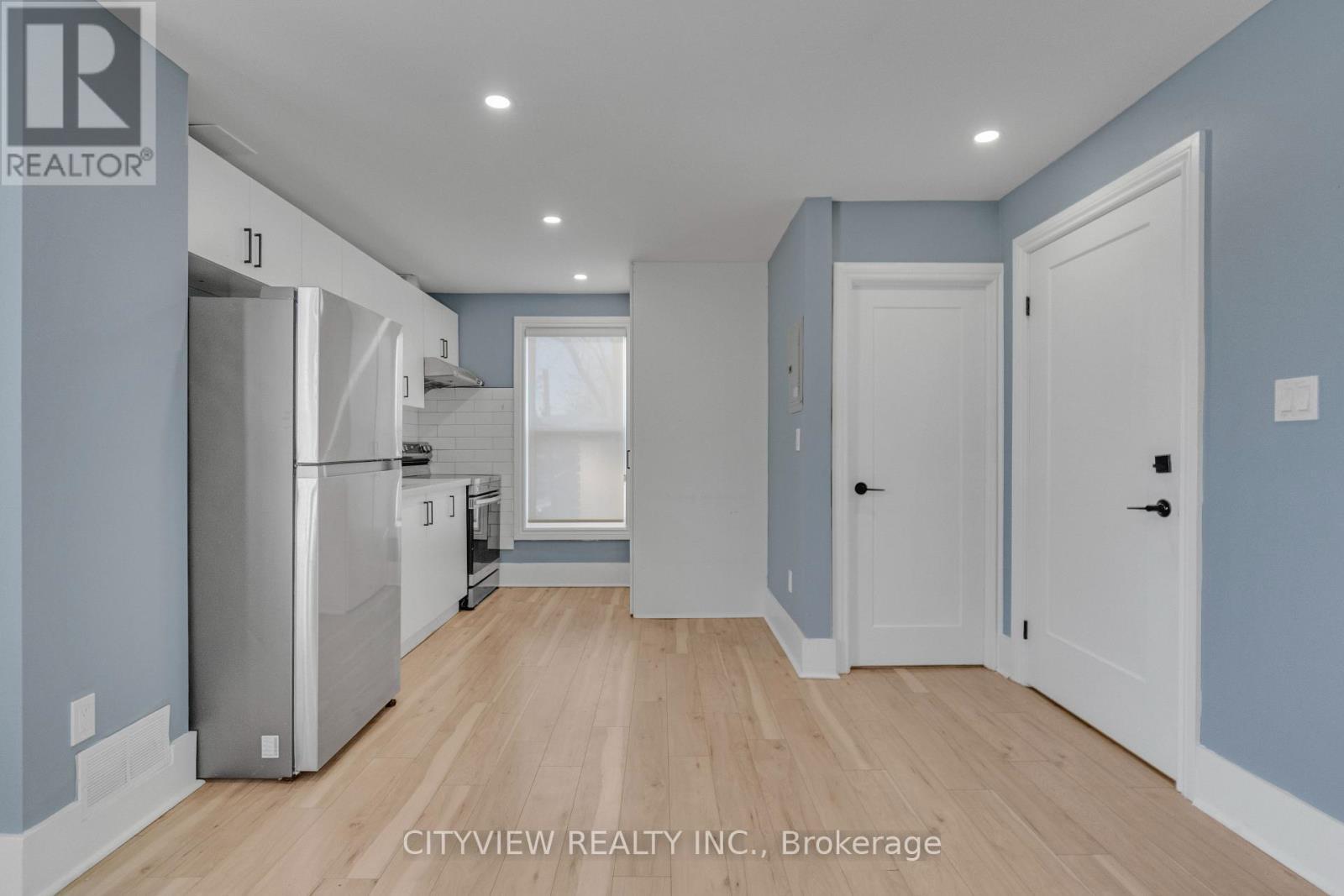 382 Beach Road, Hamilton, ON - Indoor