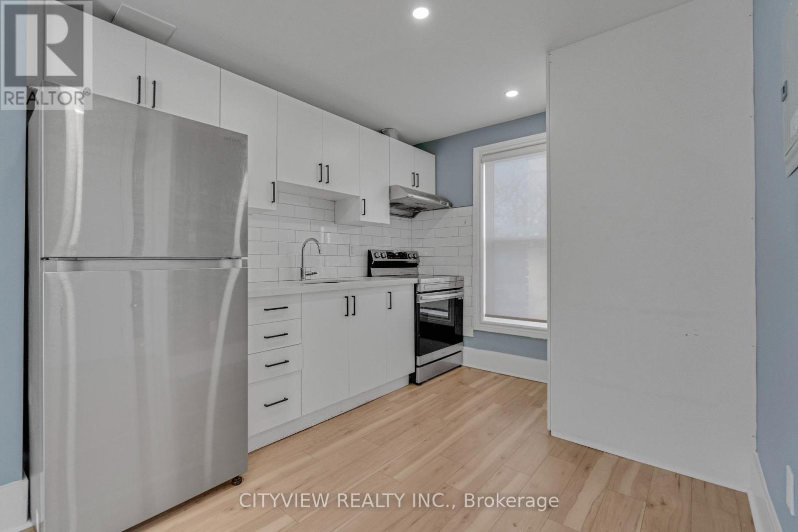 382 Beach Road, Hamilton, ON - Indoor Photo Showing Kitchen