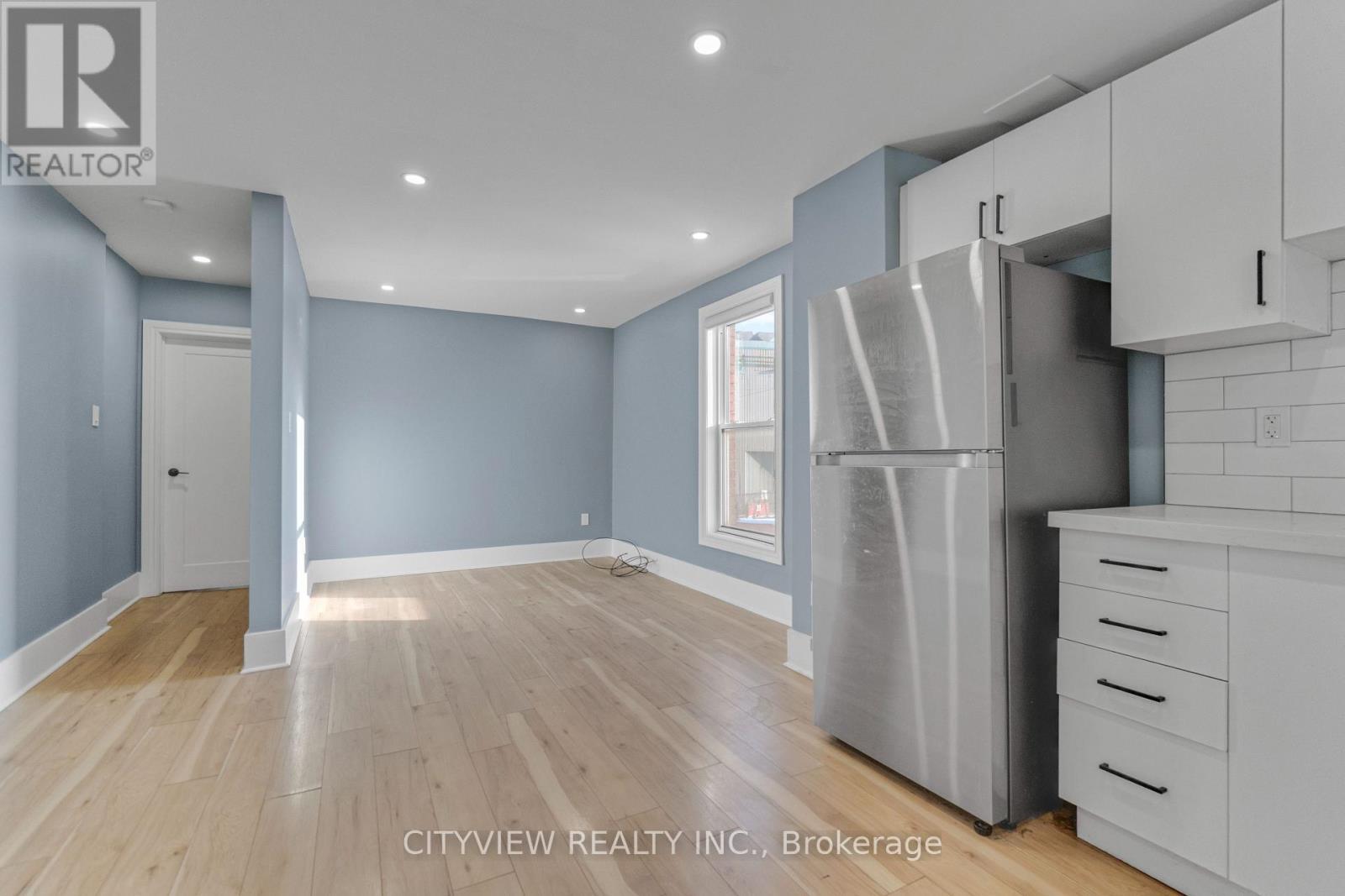 382 Beach Road, Hamilton, ON - Indoor