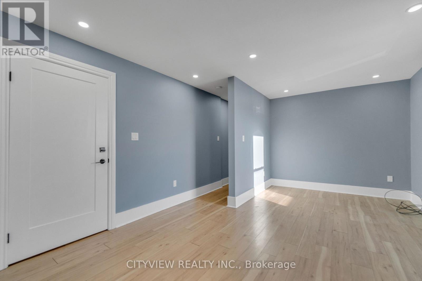 382 Beach Road, Hamilton, ON - Indoor Photo Showing Other Room