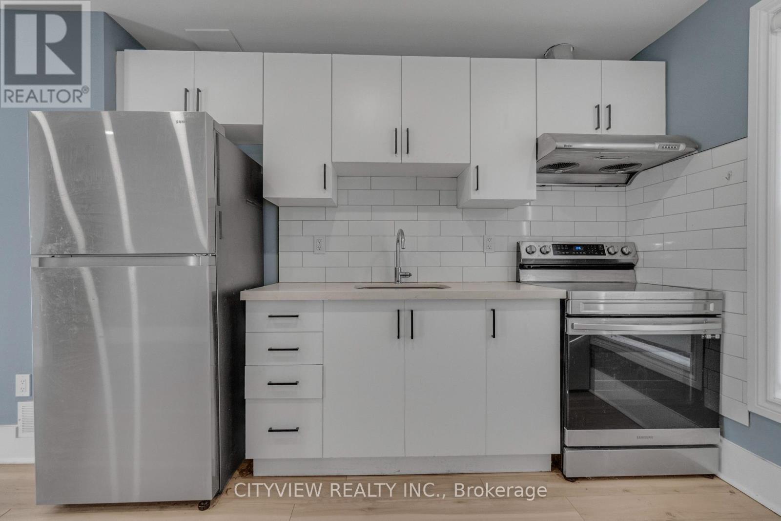 382 Beach Road, Hamilton, ON - Indoor Photo Showing Kitchen
