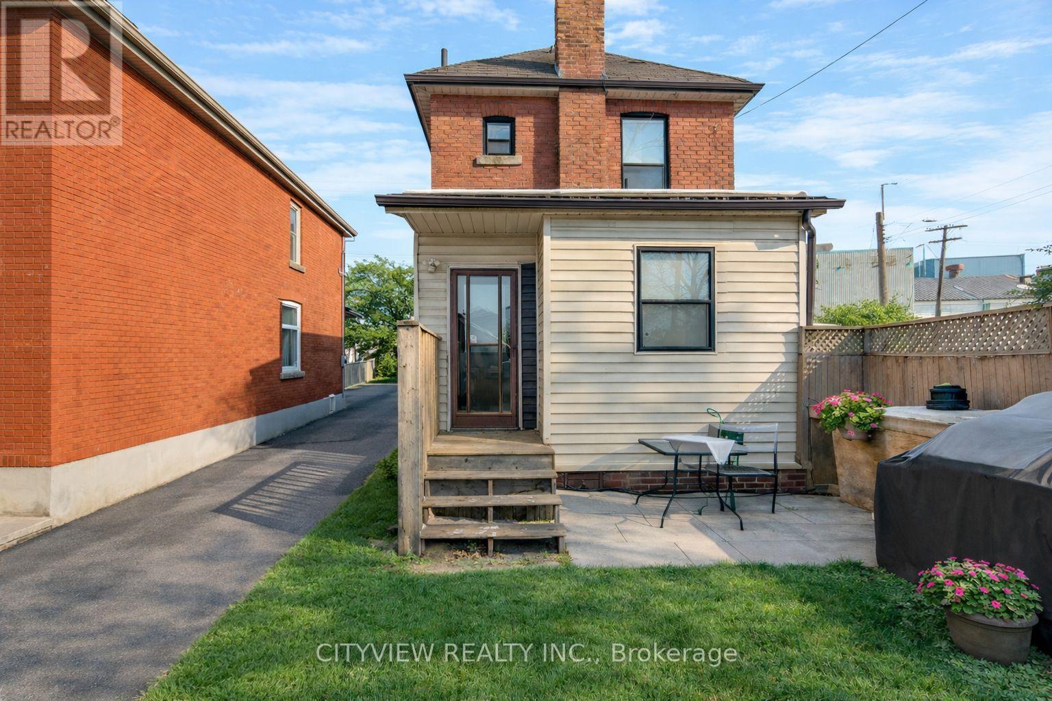 382 Beach Road, Hamilton, ON - Outdoor