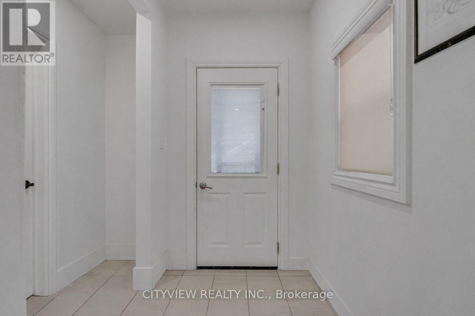 382 Beach Road, Hamilton, ON - Indoor Photo Showing Other Room