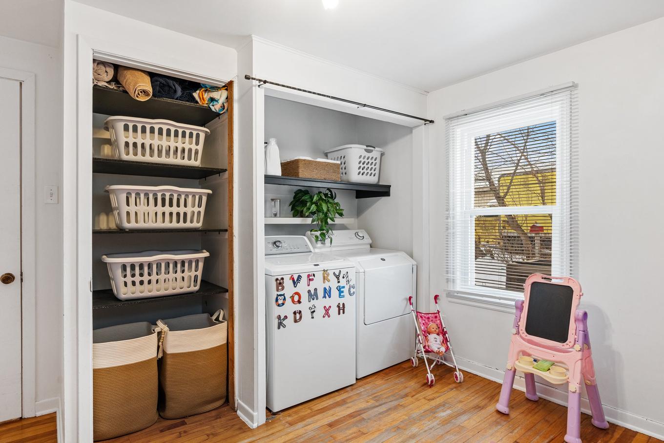 Salle de jeux - 194 Rue De L'Église, Napierville, QC - Indoor Photo Showing Laundry Room