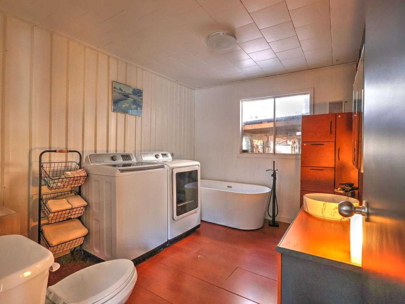 Bathroom - 903 4E Rang E., Sainte-Louise, QC - Indoor Photo Showing Laundry Room