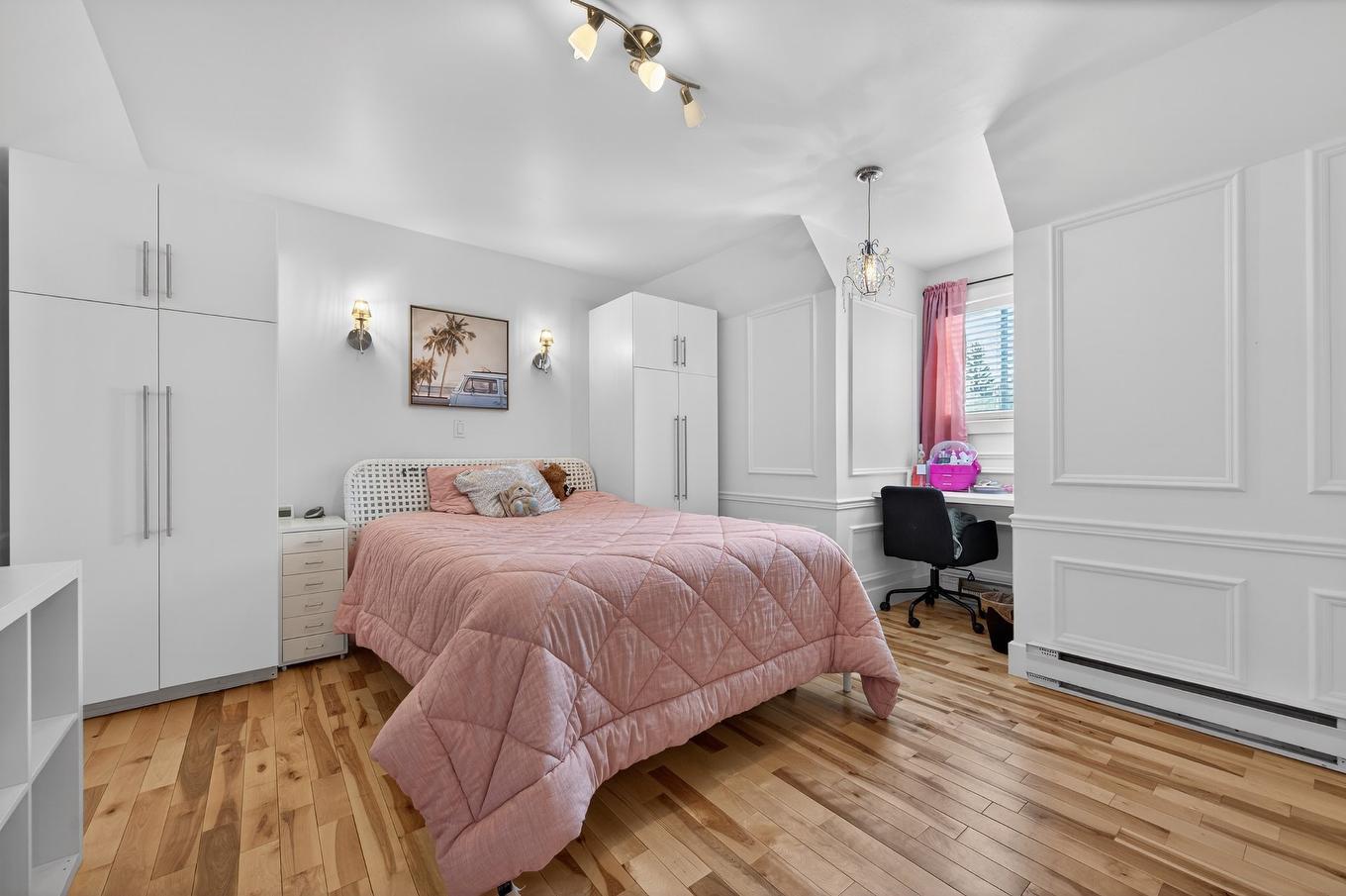 Chambre à coucher - 1050 Rue Notre-Dame, Saint-Césaire, QC - Indoor Photo Showing Bedroom