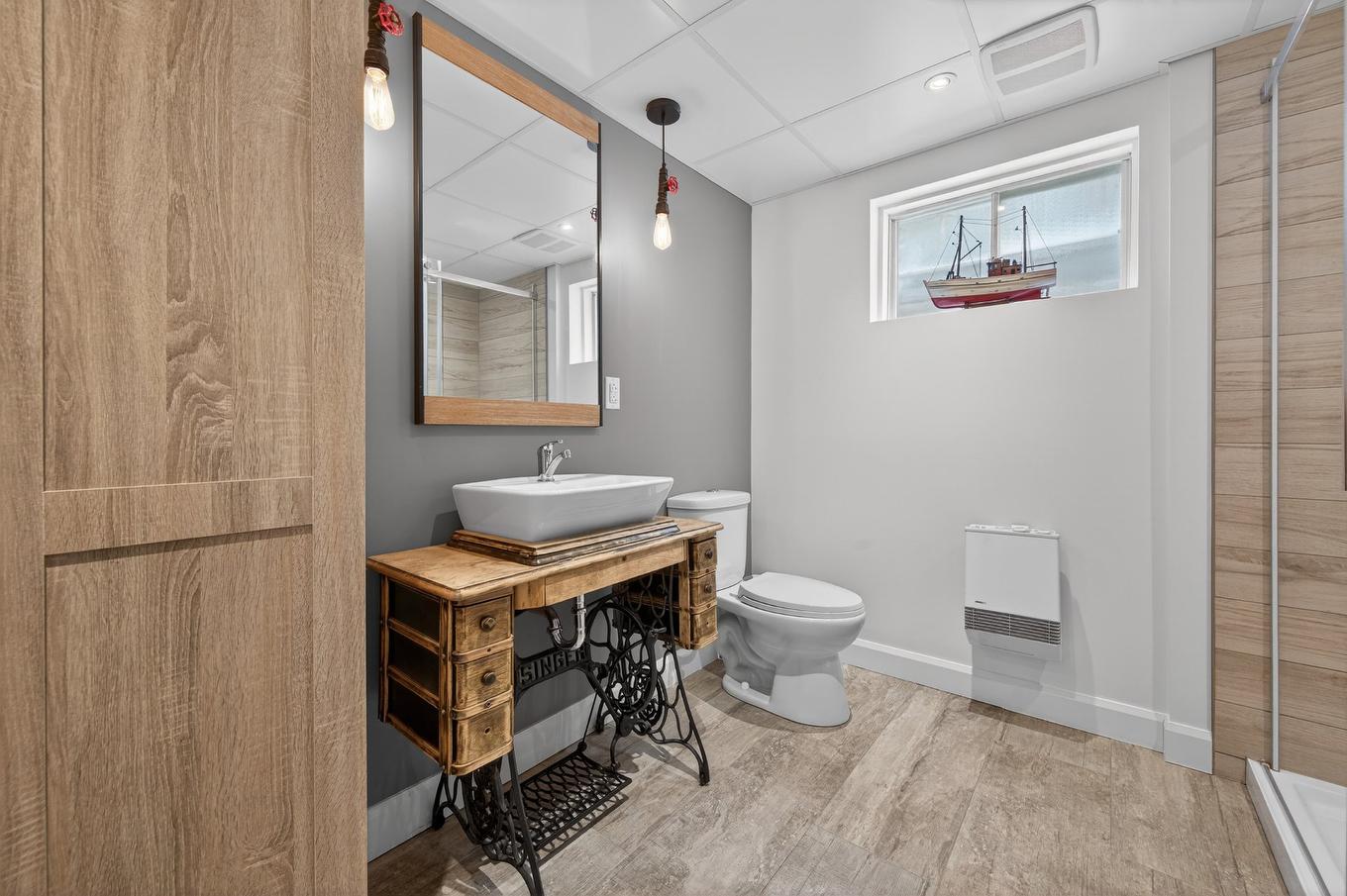 Salle de bains - 1050 Rue Notre-Dame, Saint-Césaire, QC - Indoor Photo Showing Bathroom