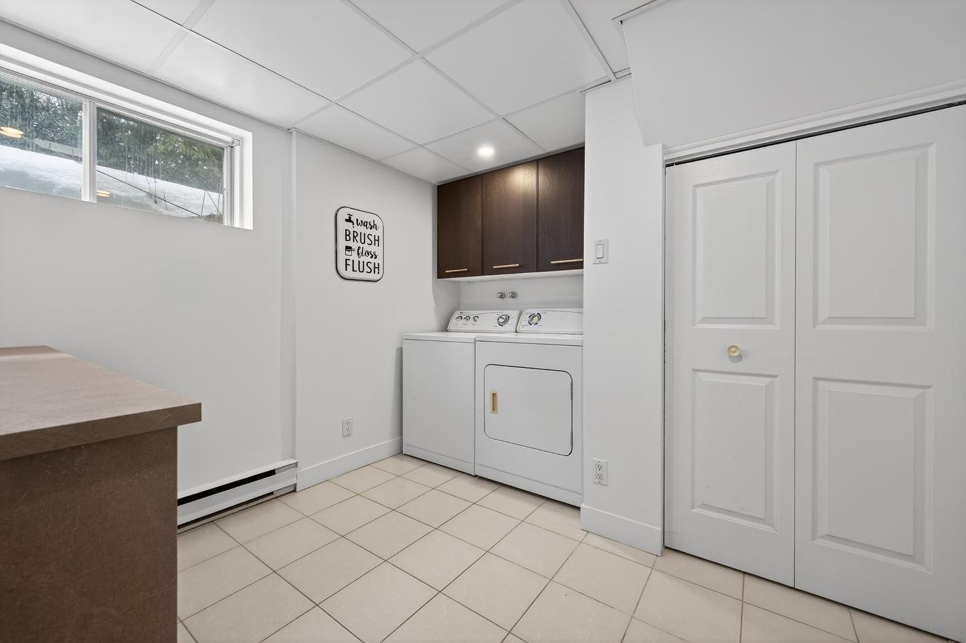 Salle de lavage - 1050 Rue Notre-Dame, Saint-Césaire, QC - Indoor Photo Showing Laundry Room