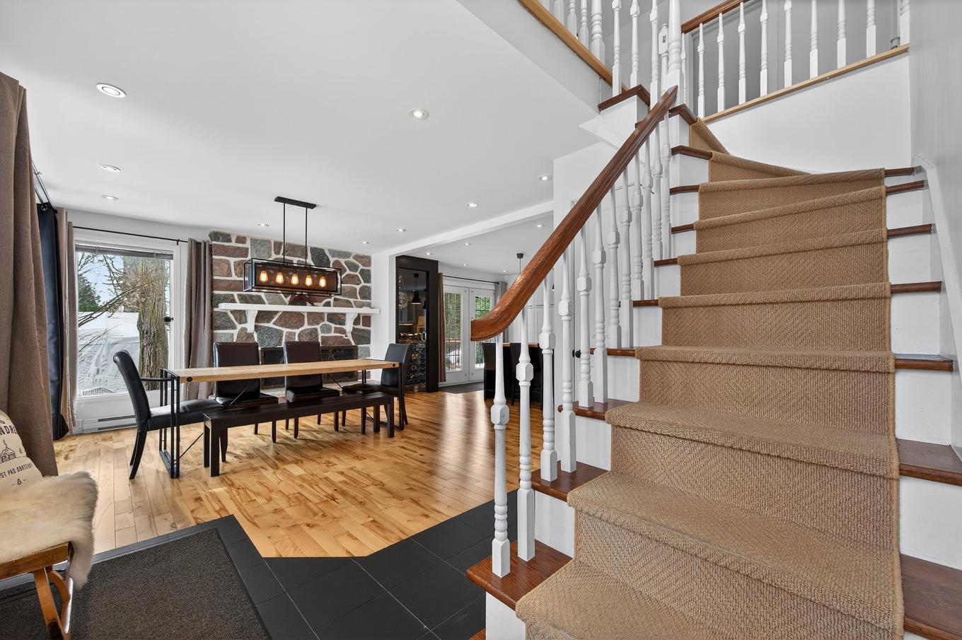 Vue d'ensemble - 1050 Rue Notre-Dame, Saint-Césaire, QC - Indoor Photo Showing Other Room