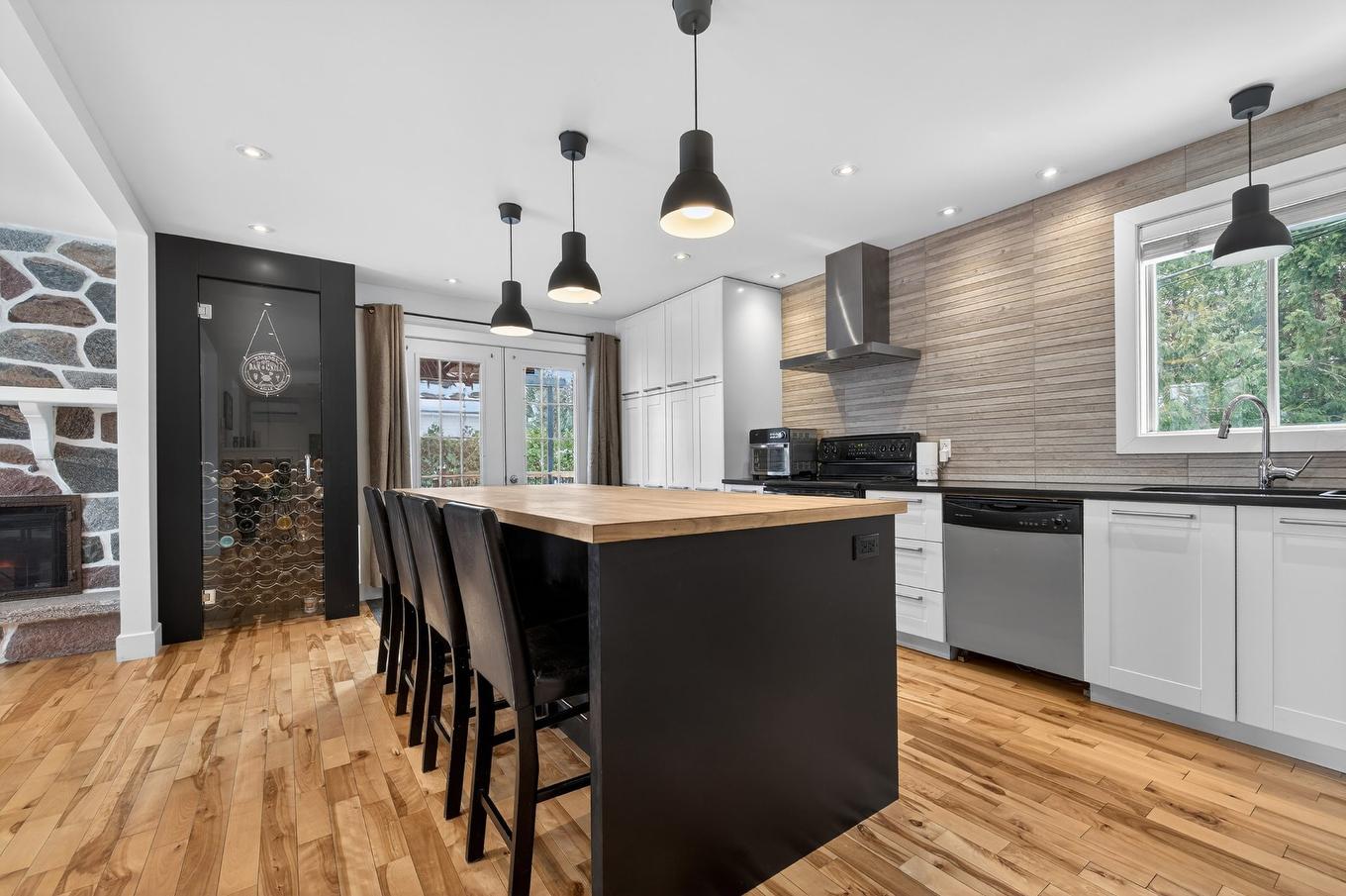 Cuisine - 1050 Rue Notre-Dame, Saint-Césaire, QC - Indoor Photo Showing Kitchen With Upgraded Kitchen