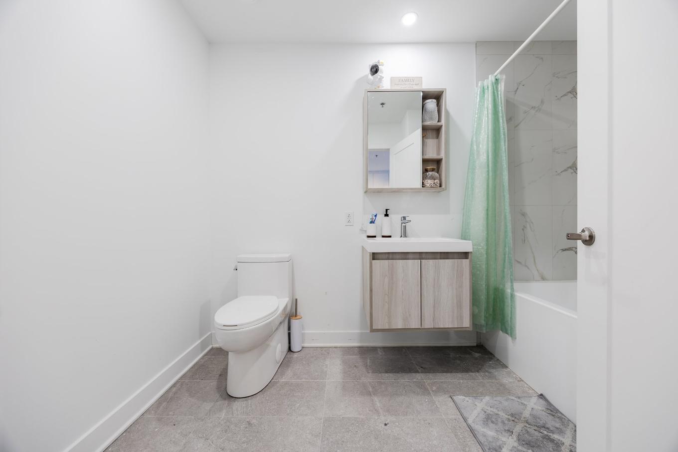 Bathroom - 407-7070 Boul. Newman, Montréal (Lasalle), QC - Indoor Photo Showing Bathroom