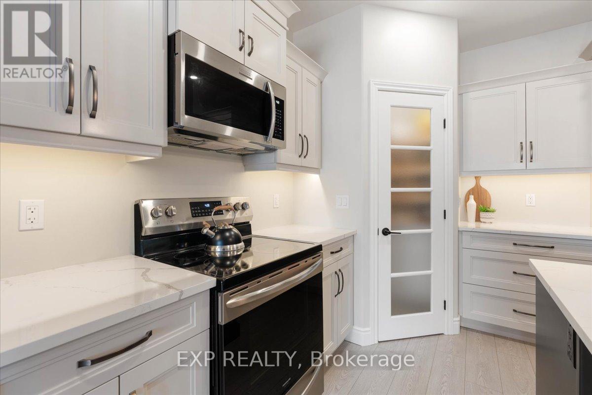 30 Raycroft Drive, Belleville (Thurlow Ward), ON - Indoor Photo Showing Kitchen With Upgraded Kitchen