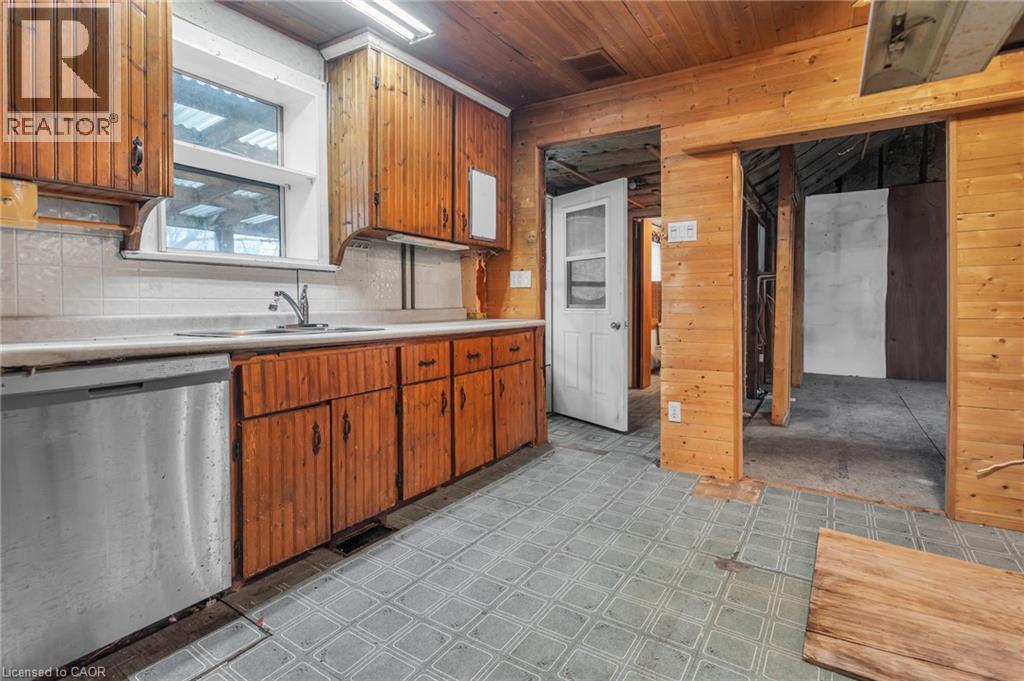 42 Sanders Street, Tillsonburg, ON - Indoor Photo Showing Kitchen