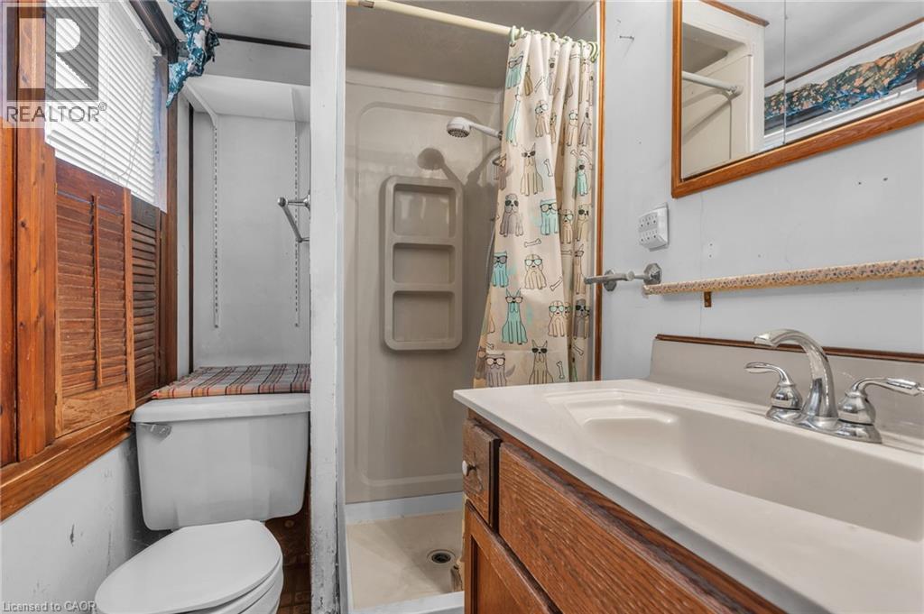 42 Sanders Street, Tillsonburg, ON - Indoor Photo Showing Bathroom