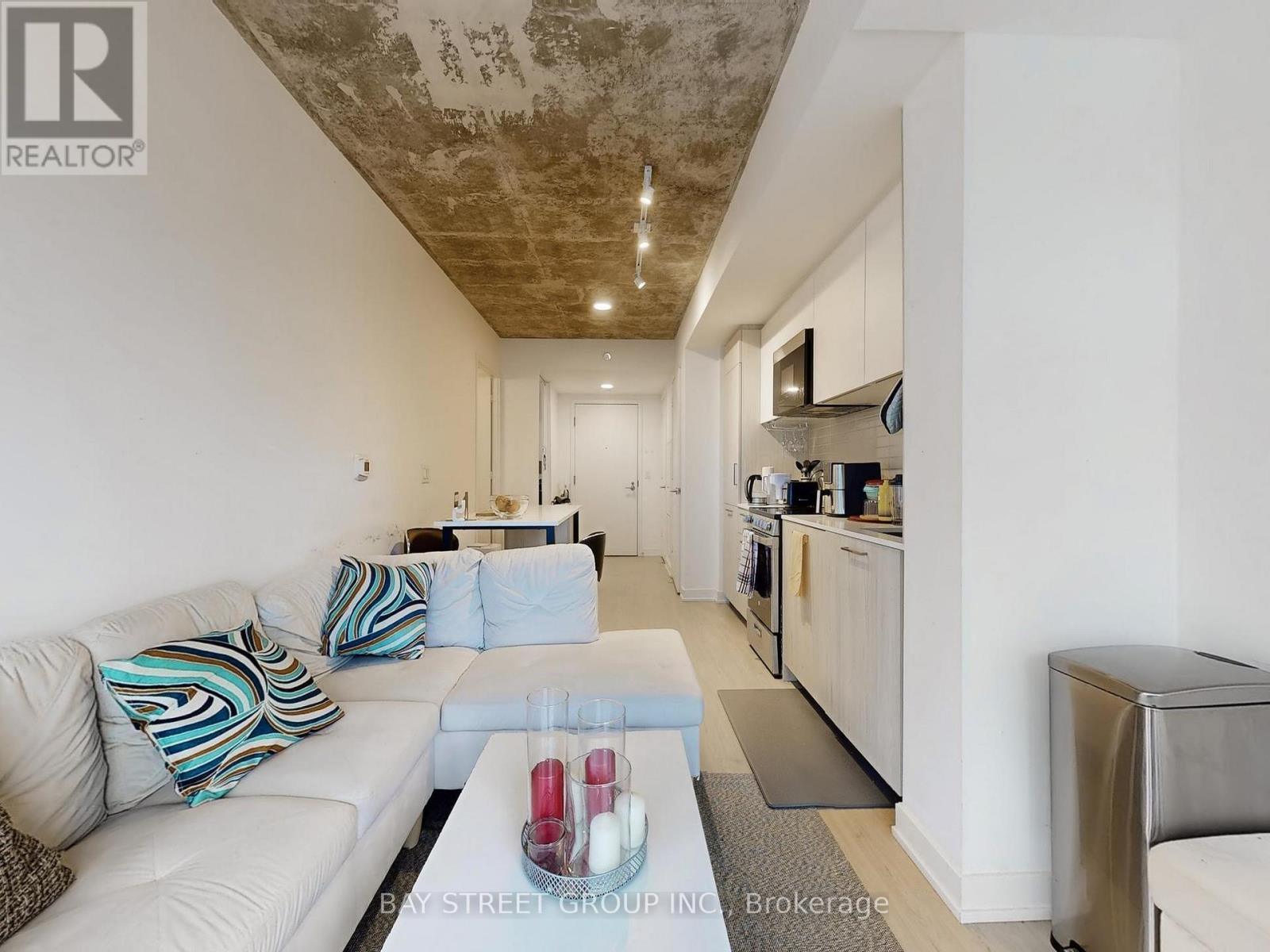 1303 - 65 Mutual Street, Toronto, ON - Indoor Photo Showing Living Room